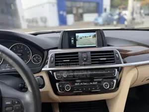 BMW 320i Sedan RWD 2019 White