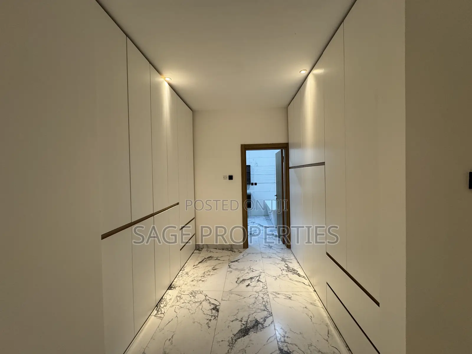 6bdrm House in A&C Mall Area for rent