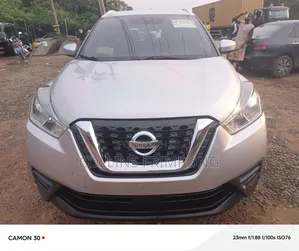 Nissan Kicks 2022 Silver
