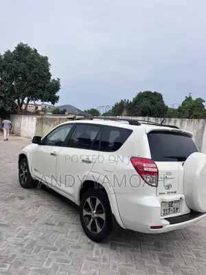 Toyota RAV4 2010 White
