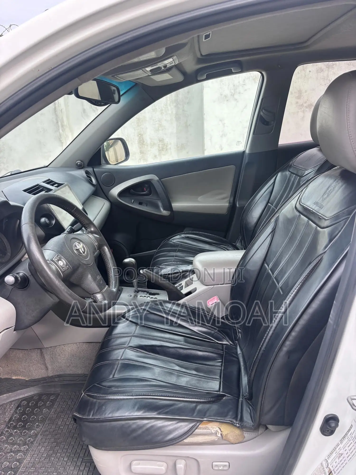 Toyota RAV4 2010 White