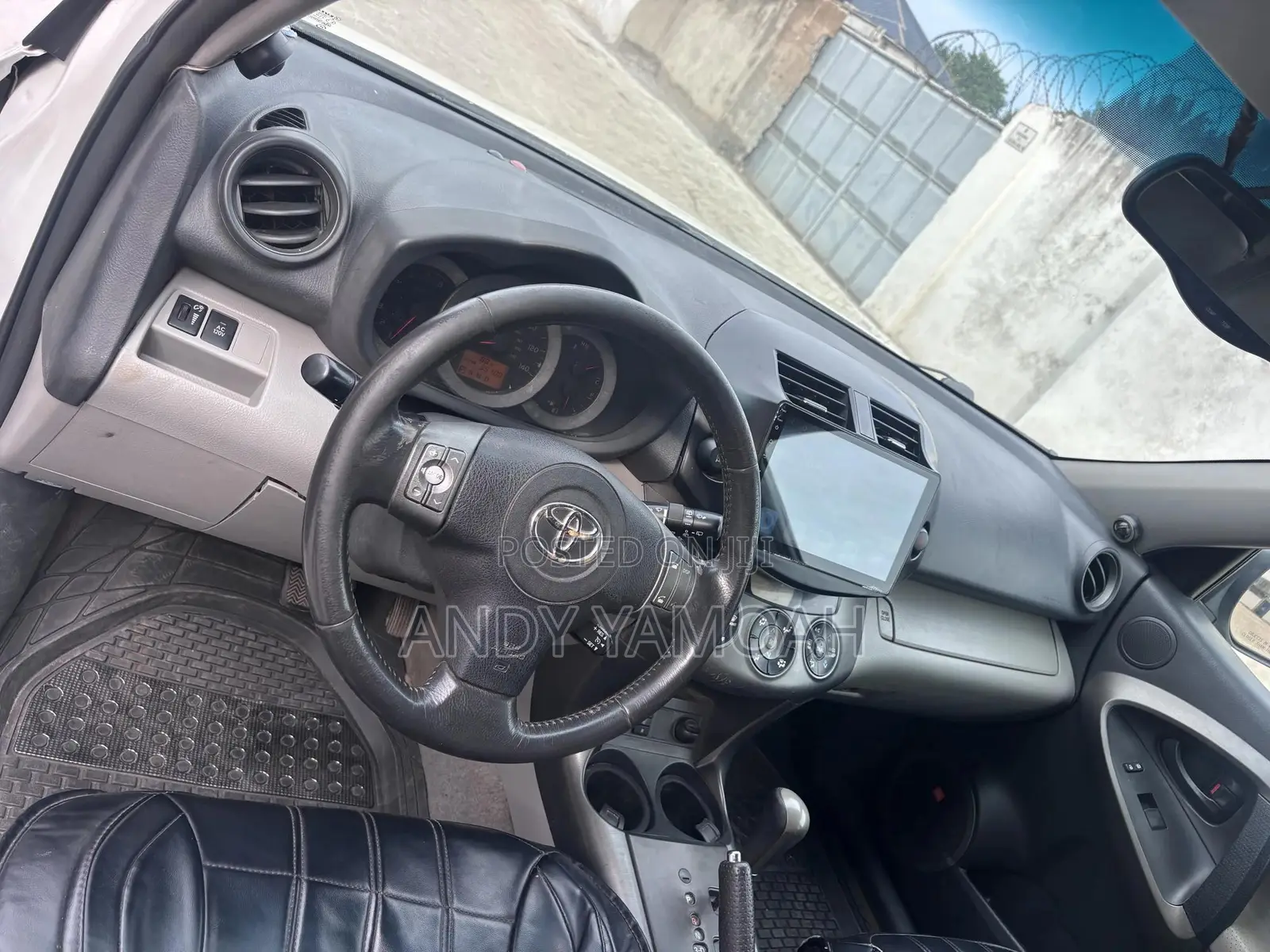 Toyota RAV4 2010 White