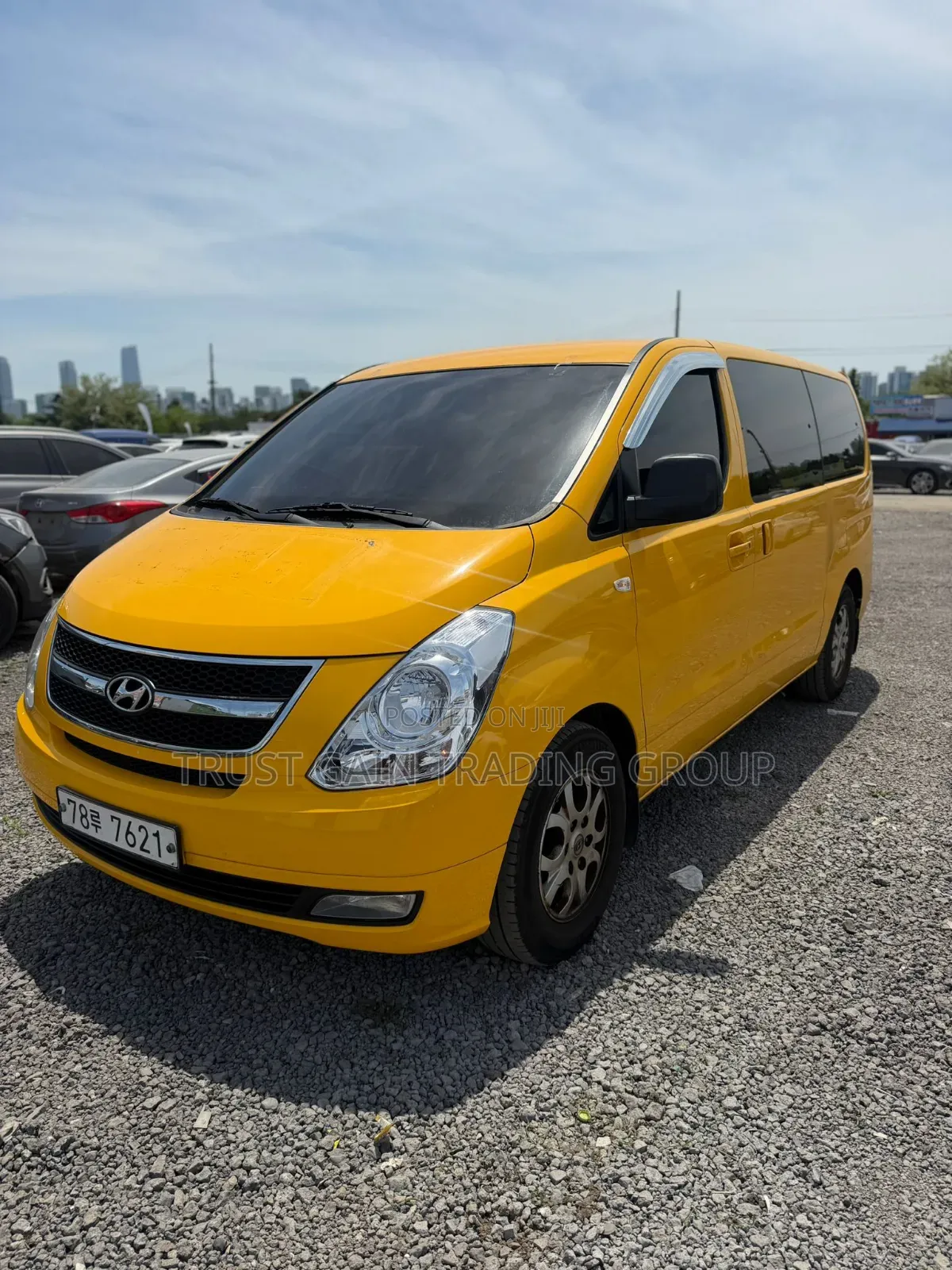 Hyundai Starex 2015 Yellow
