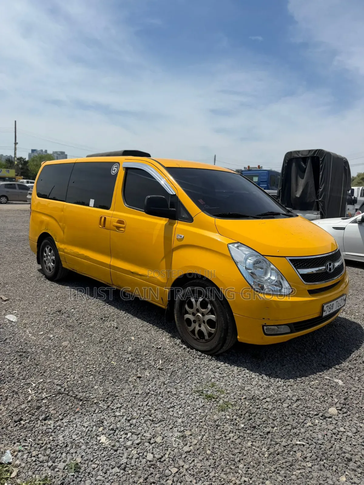 Hyundai Starex 2015 Yellow