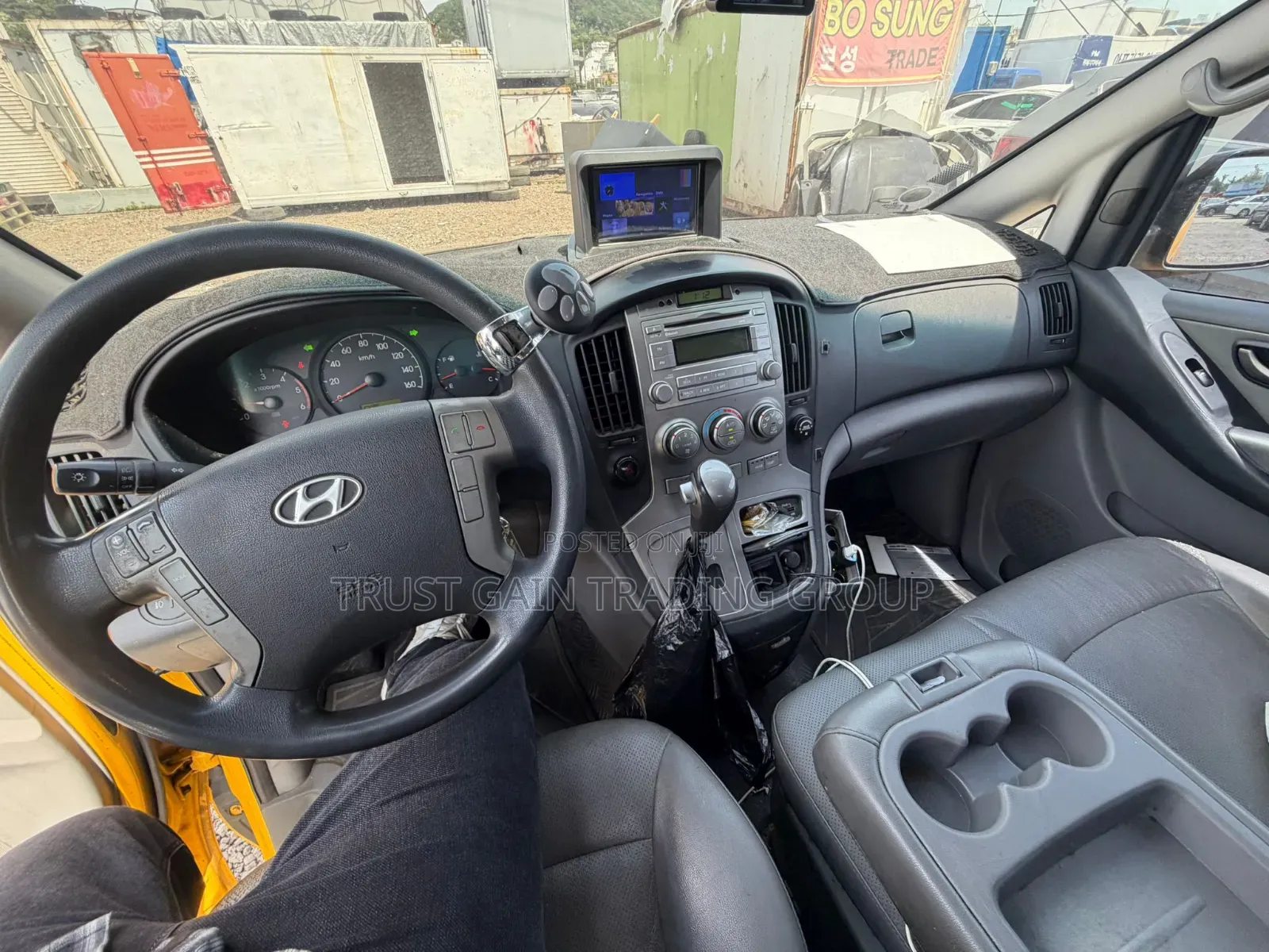 Hyundai Starex 2015 Yellow