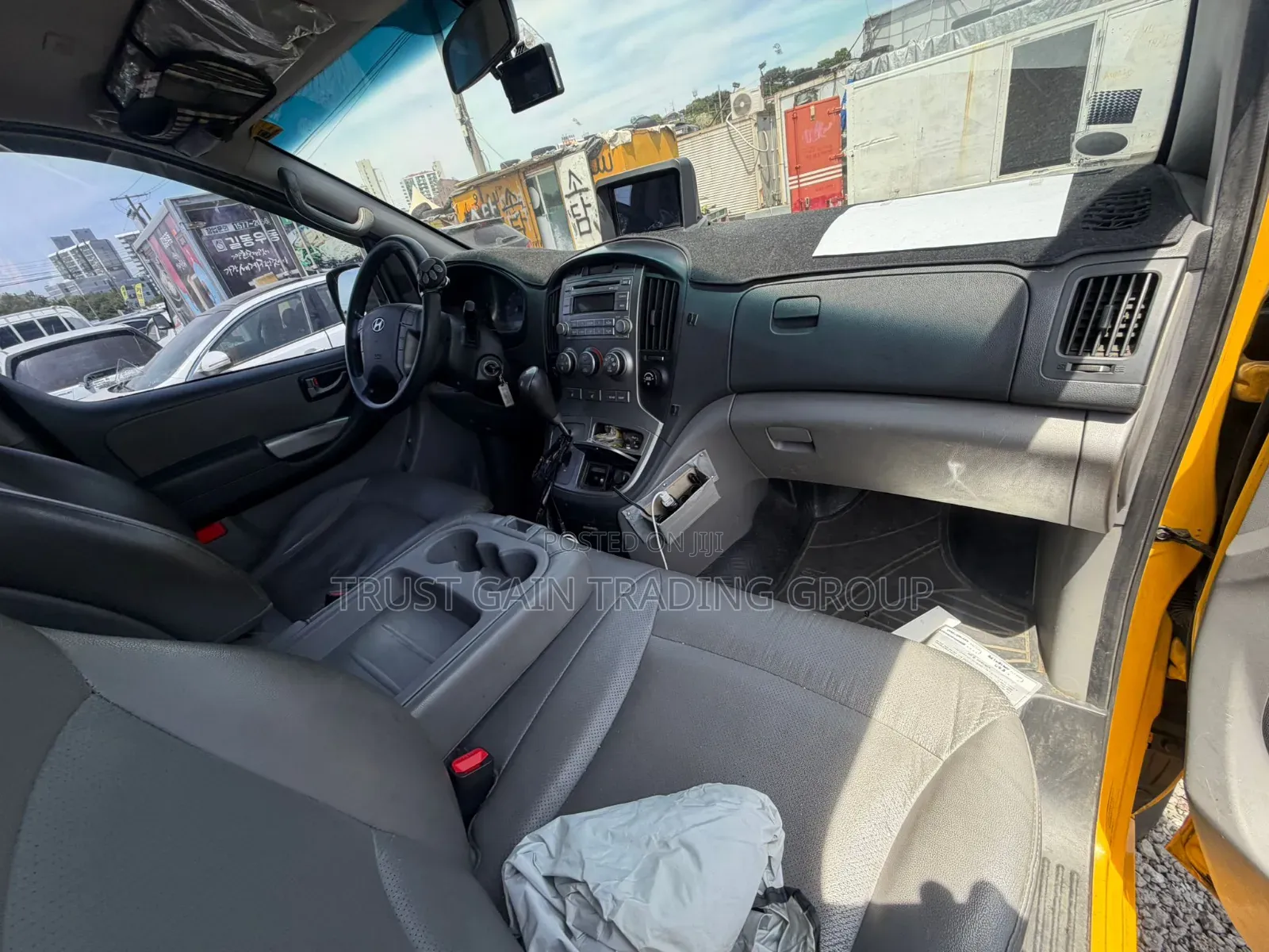 Hyundai Starex 2015 Yellow