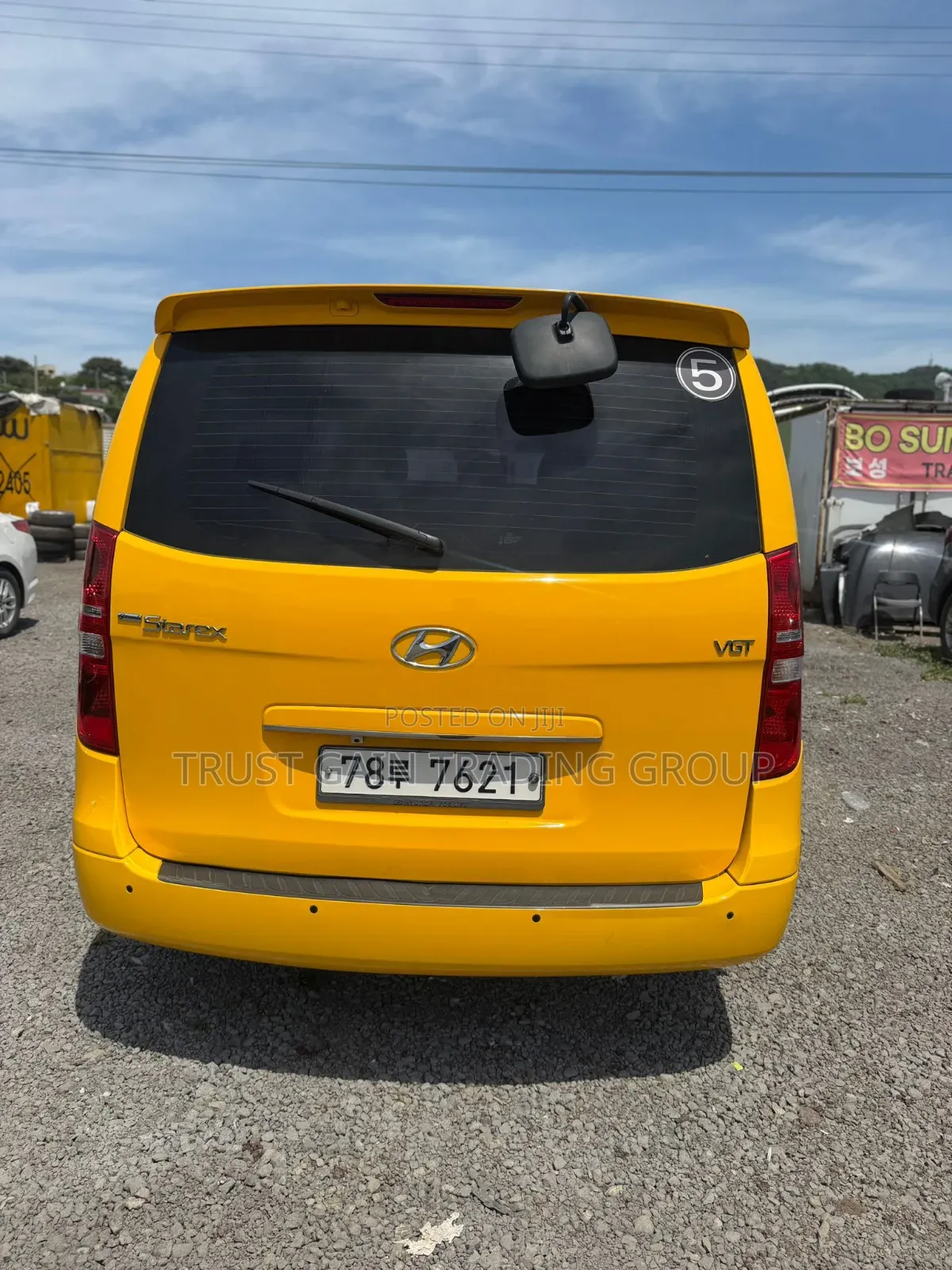 Hyundai Starex 2015 Yellow