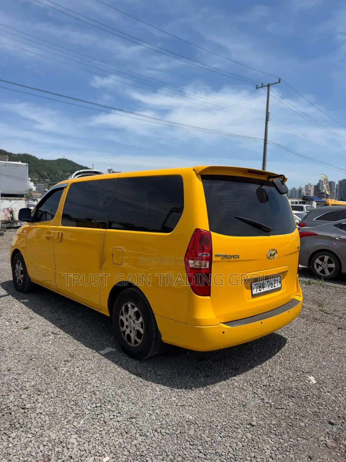 Hyundai Starex 2015 Yellow