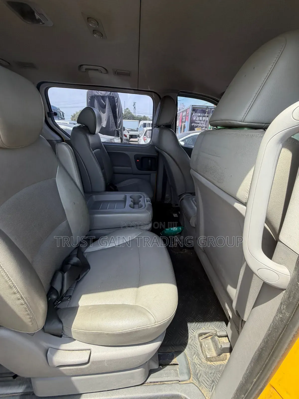 Hyundai Starex 2015 Yellow