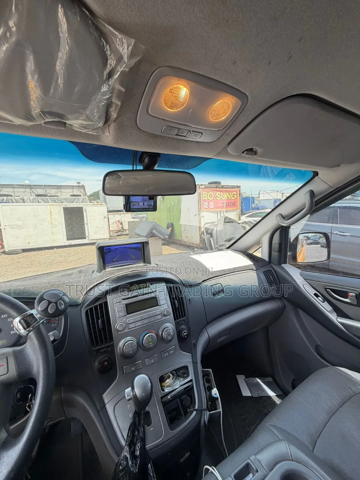 Hyundai Starex 2015 Yellow