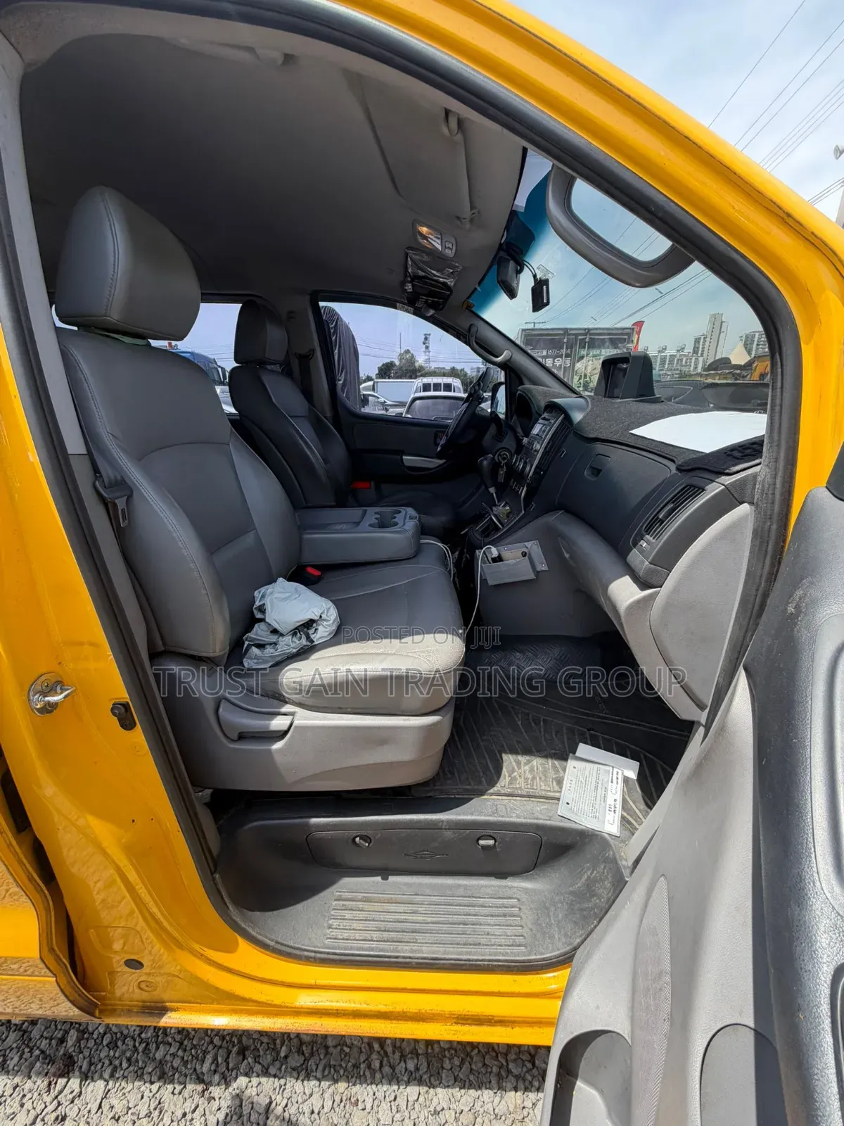 Hyundai Starex 2015 Yellow