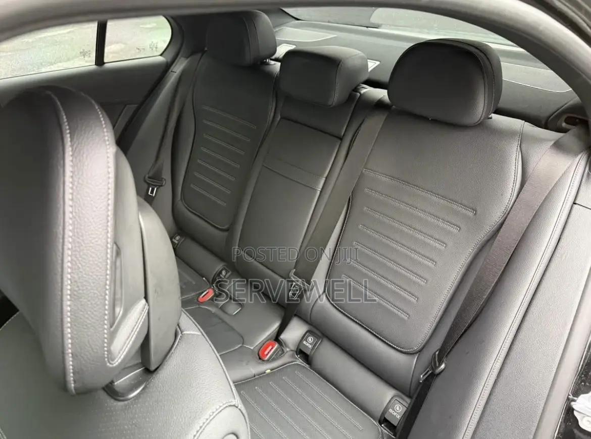 Mercedes-Benz C300 2024 Black