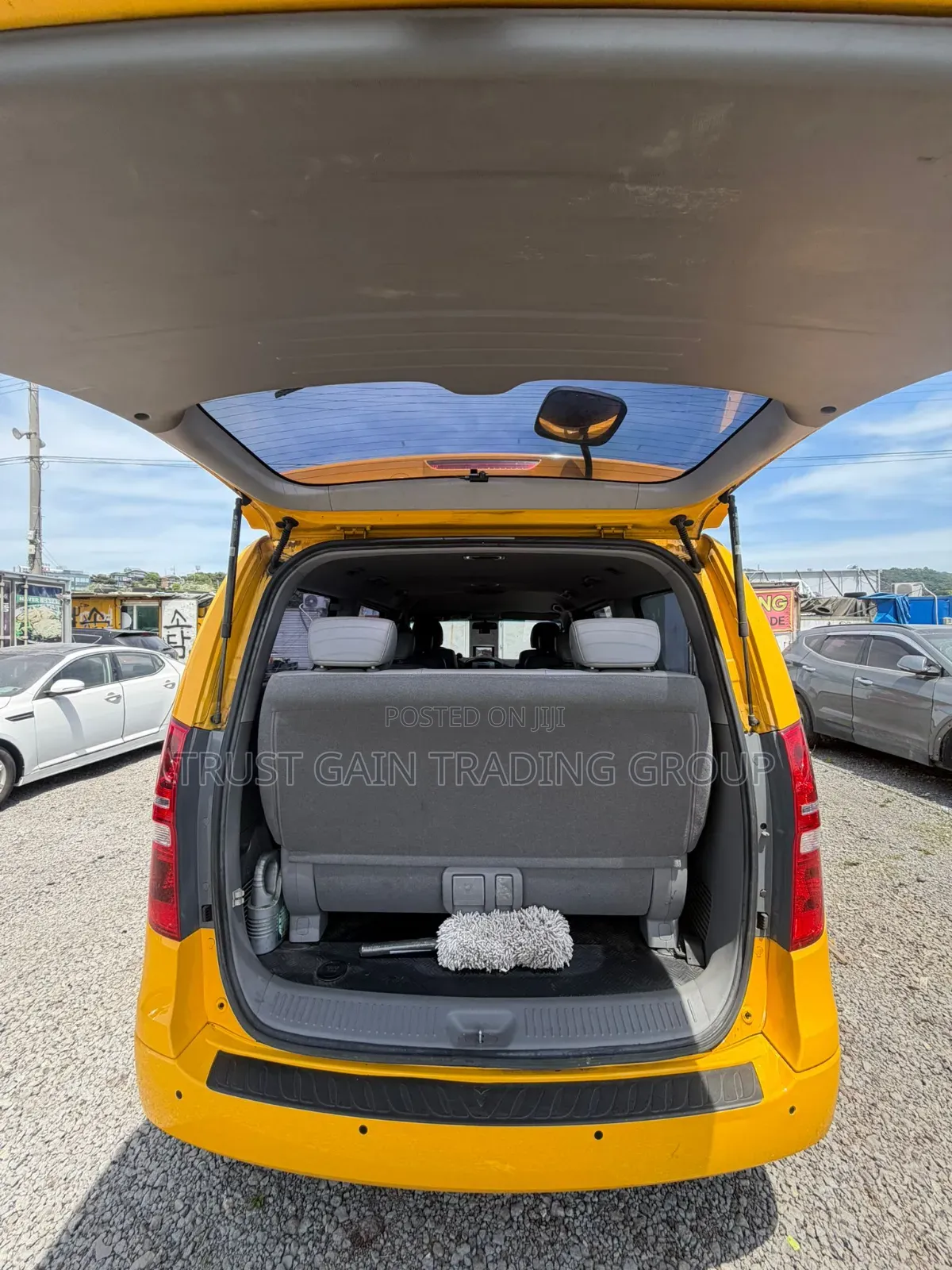Hyundai Starex 2015 Yellow