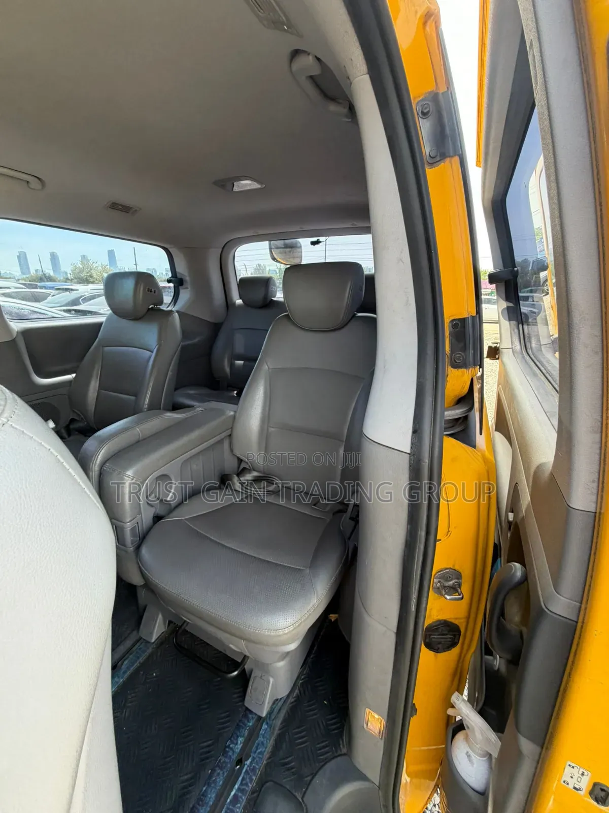 Hyundai Starex 2015 Yellow