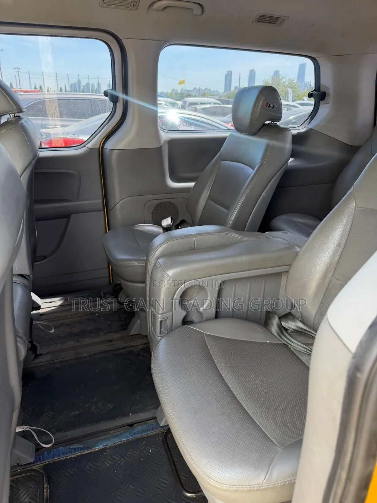 Hyundai Starex 2015 Yellow