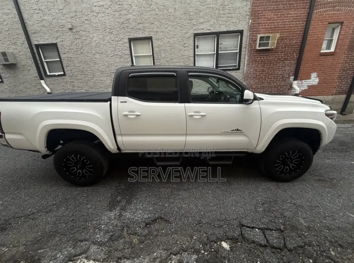 Toyota Tacoma 2019 White