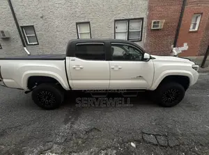 Toyota Tacoma 2019 White