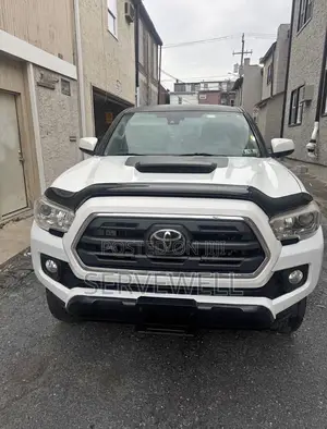 Toyota Tacoma 2019 White