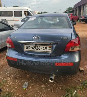Toyota Yaris Base Sedan 4dr 2010 Blue