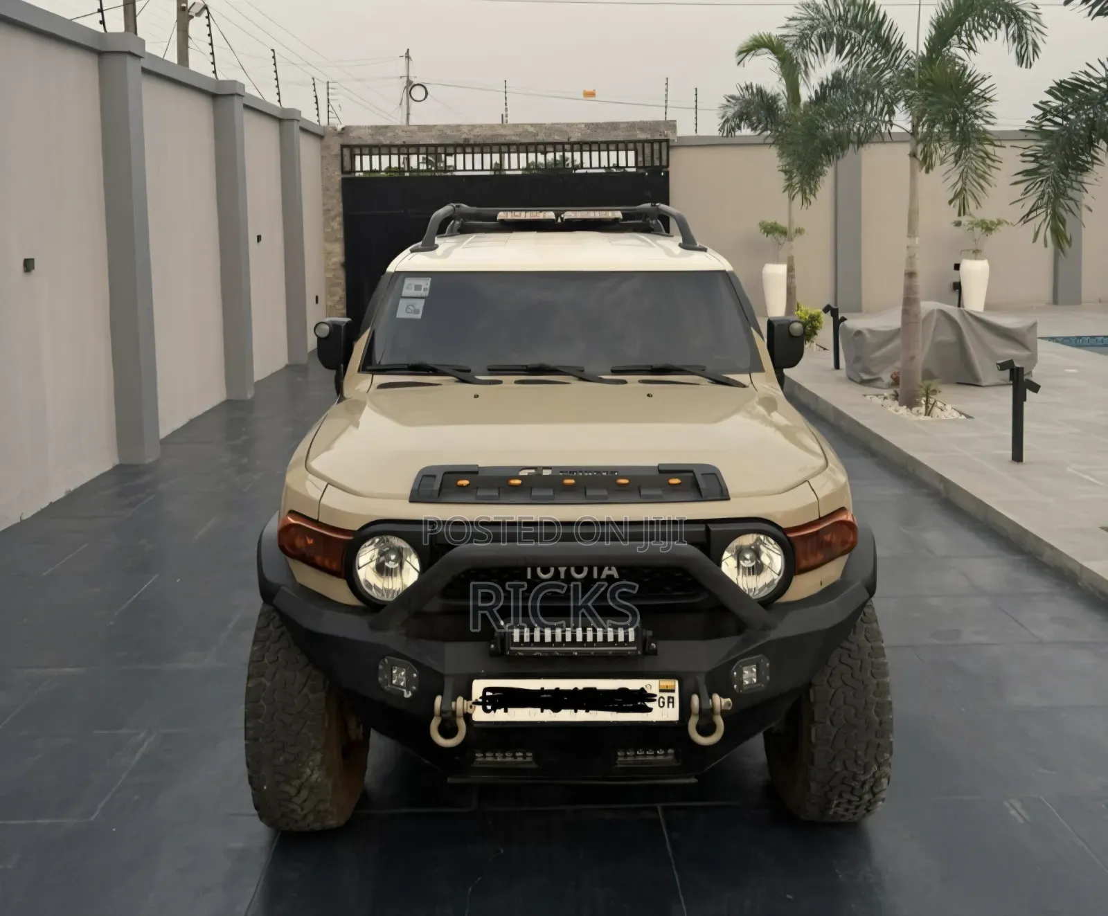 Toyota FJ Cruiser 4X4 AT 2013 Beige