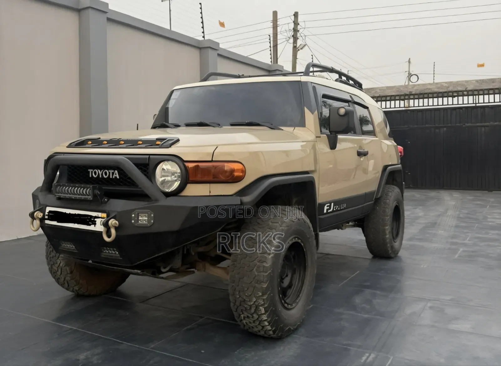 Toyota FJ Cruiser 4X4 AT 2013 Beige