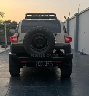 Toyota FJ Cruiser 4X4 AT 2013 Beige