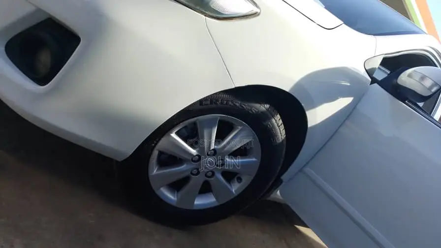 Toyota Corolla Altis 2012 White