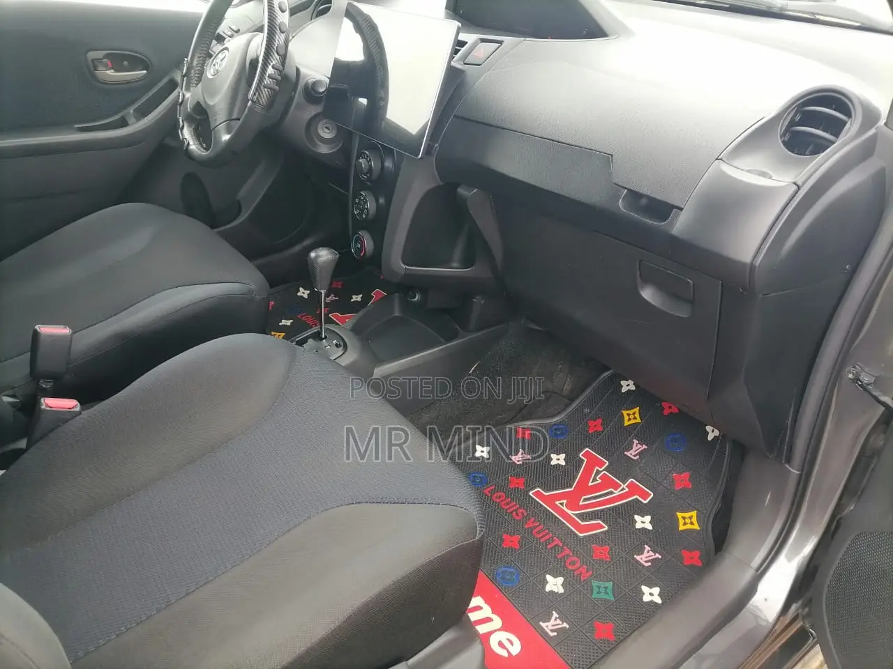 Toyota Vitz 2010 Gray