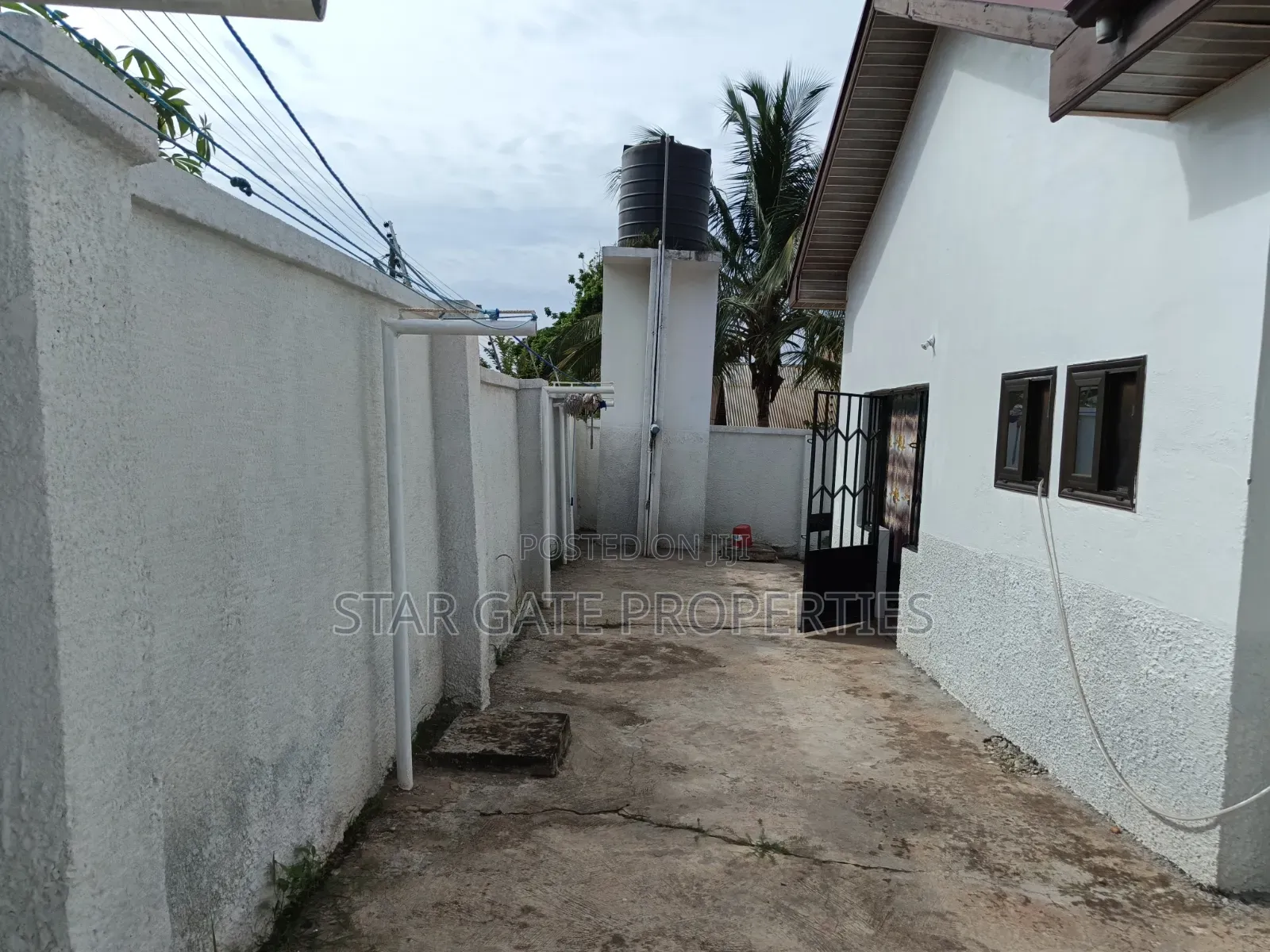 5bdrm House in Santasi Kotwi, Kumasi Metropolitan for sale