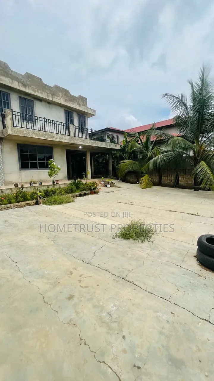 5bdrm Duplex in Kwabenya Acp for rent
