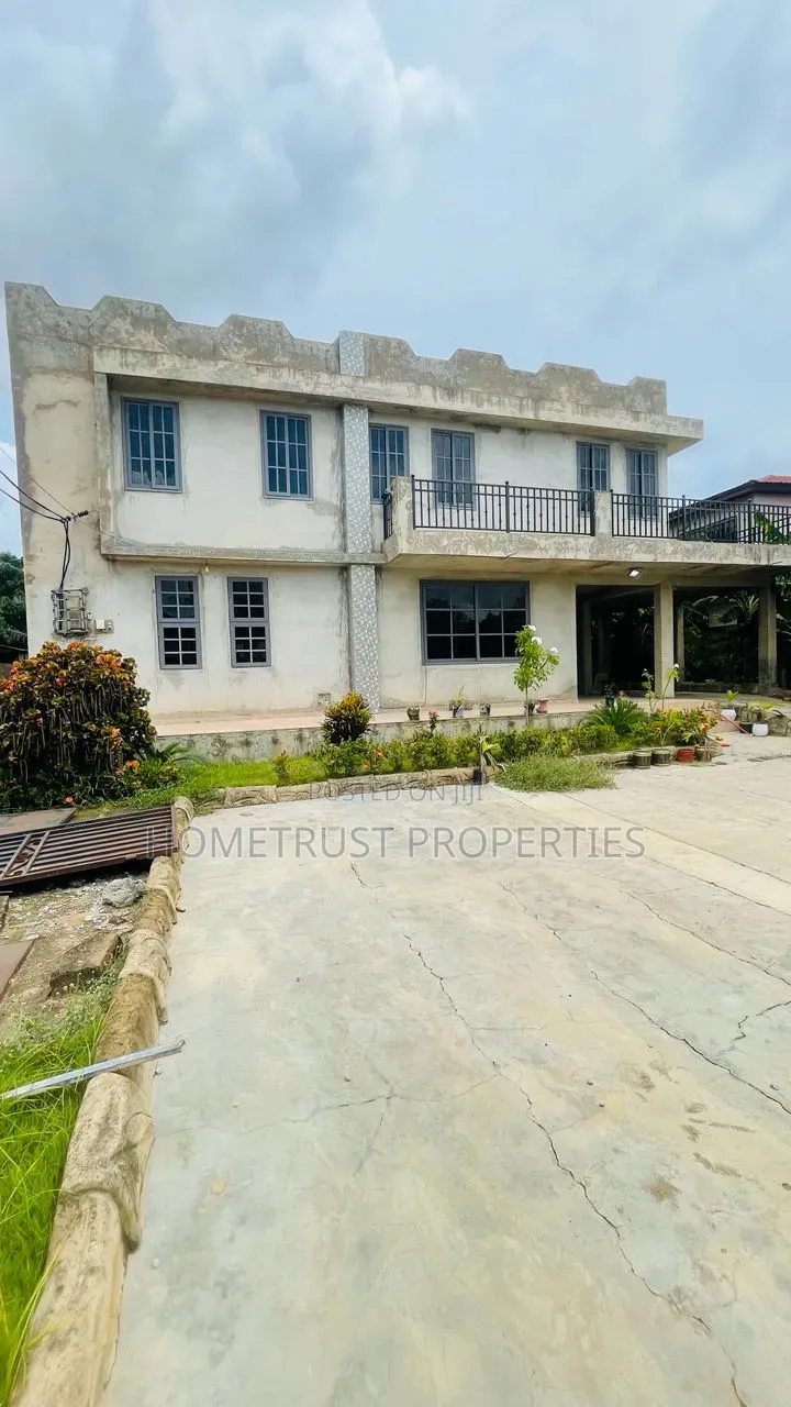 5bdrm Duplex in Kwabenya Acp for rent