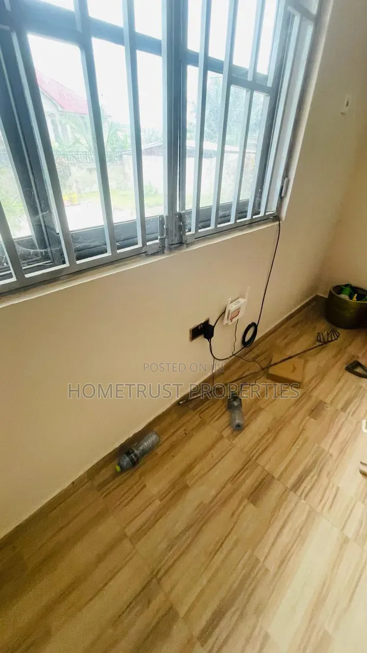 5bdrm Duplex in Kwabenya Acp for rent