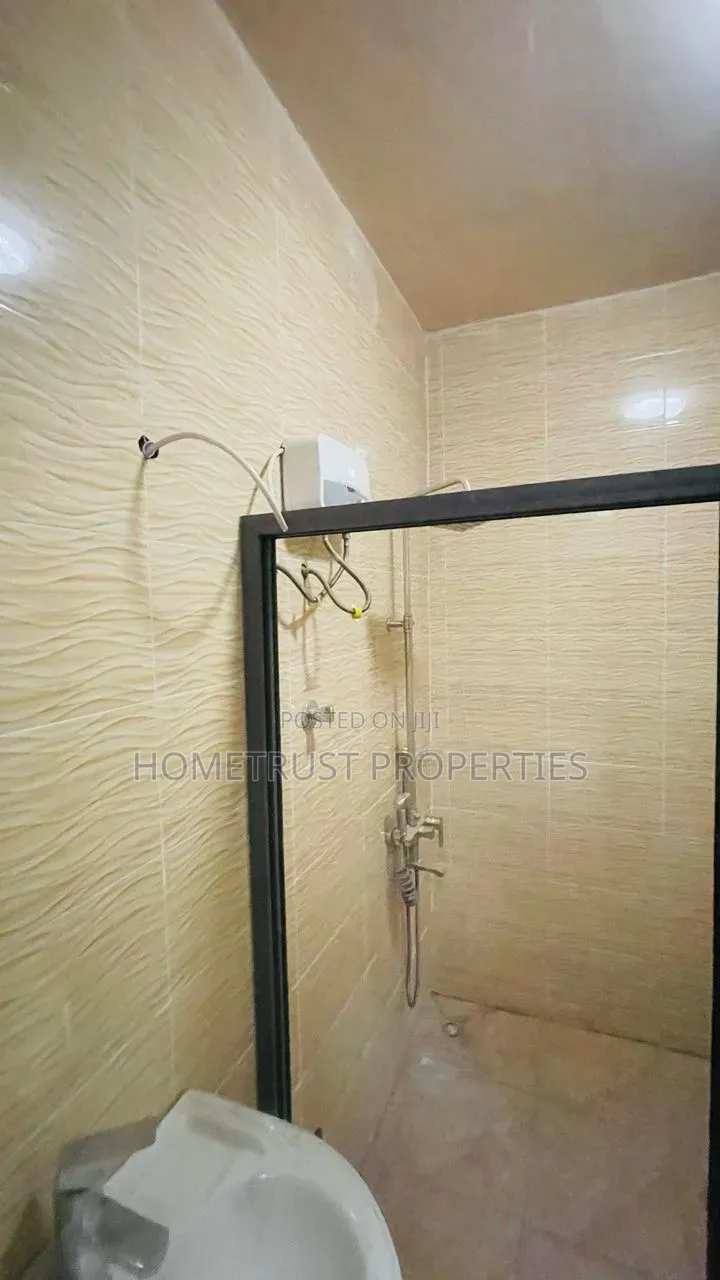 5bdrm Duplex in Kwabenya Acp for rent