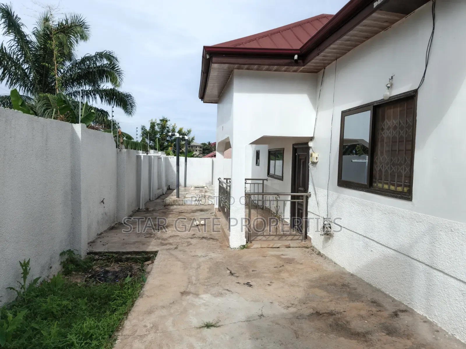 5bdrm House in Santasi Kotwi, Kumasi Metropolitan for sale