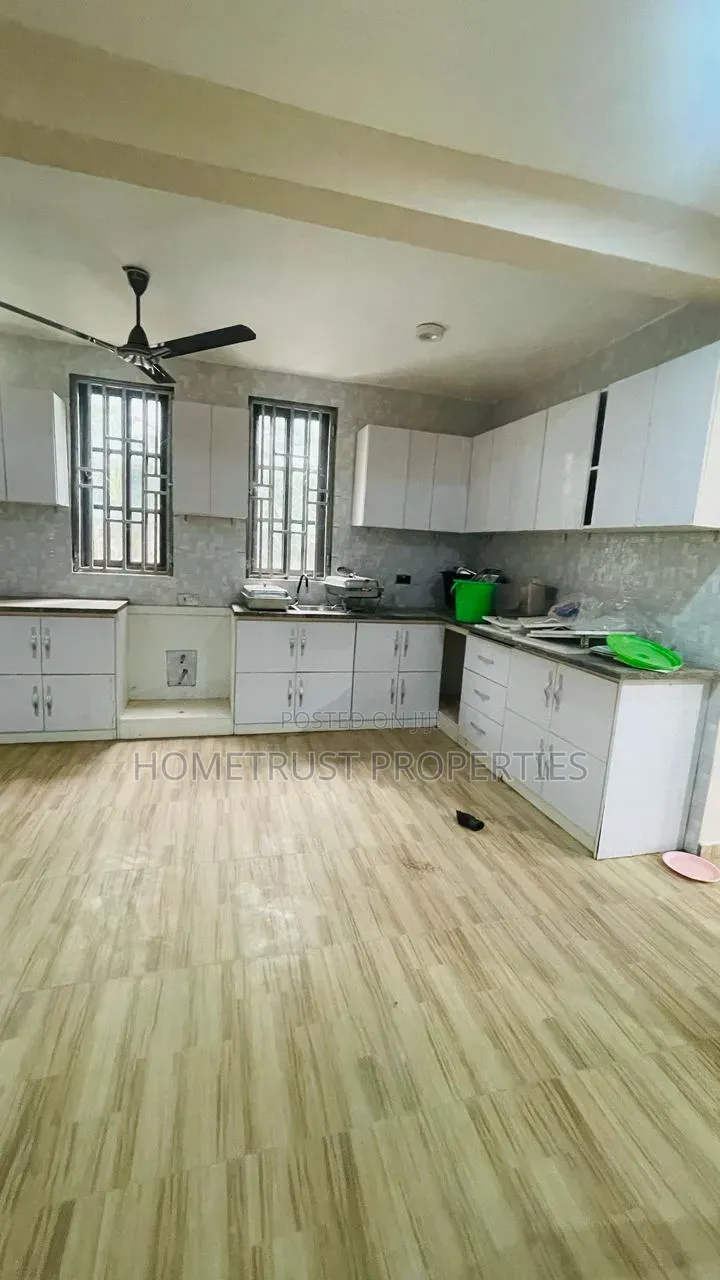 5bdrm Duplex in Kwabenya Acp for rent