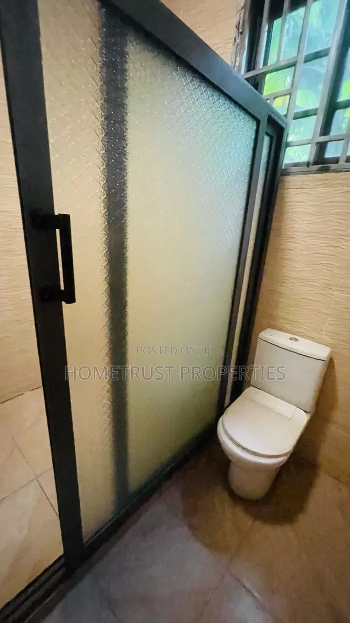 5bdrm Duplex in Kwabenya Acp for rent