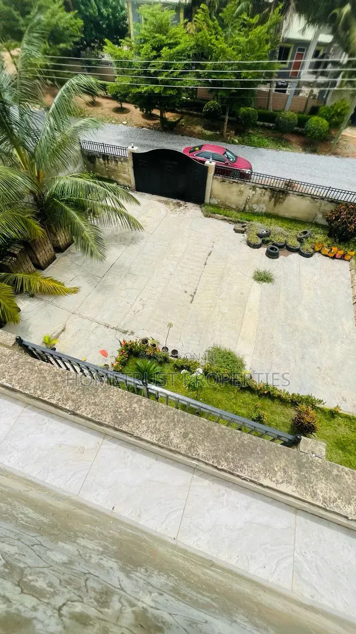 5bdrm Duplex in Kwabenya Acp for rent