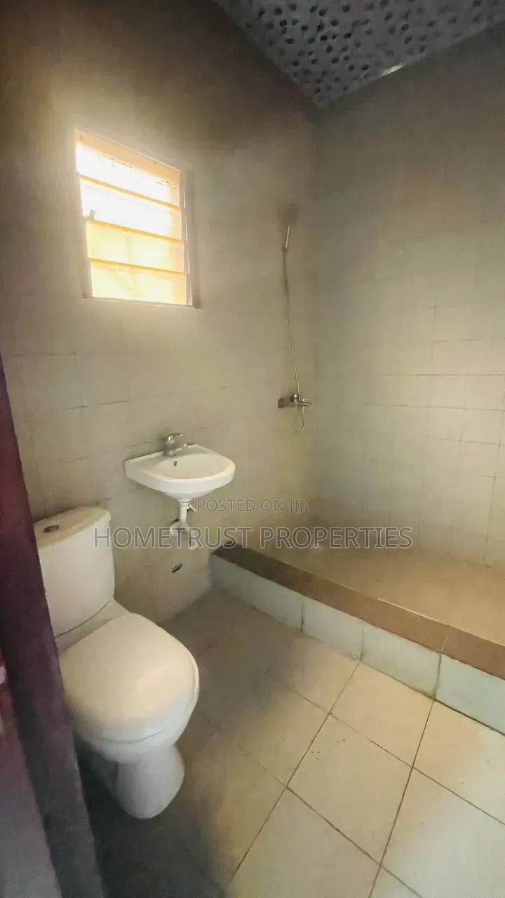 3bdrm Apartment in Kwabenya Acp for rent