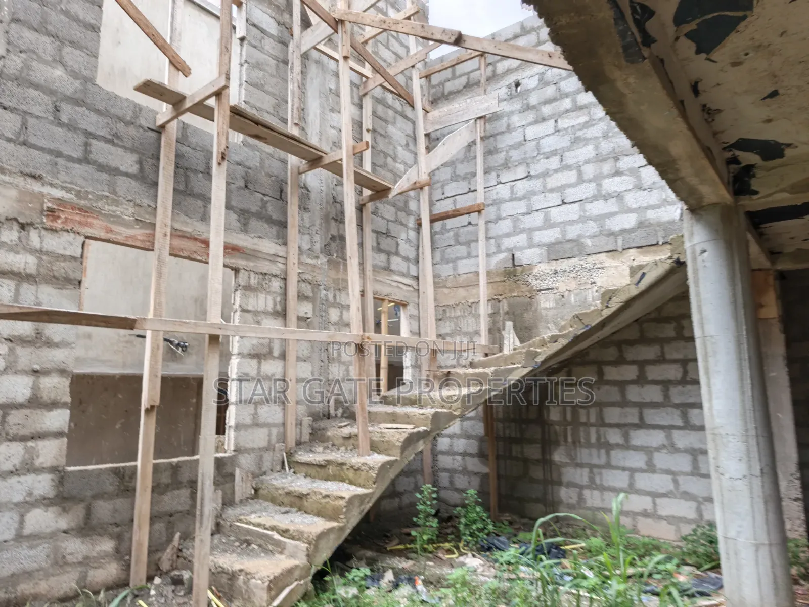 5bdrm House in Santasi Brofoyedu, Kumasi Metropolitan for sale