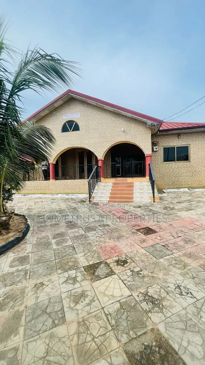 5bdrm House in Amasaman China Mall for rent
