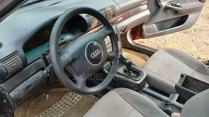 Audi A4 1.8 1999 Maroon