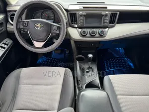 Toyota RAV4 LE 4dr SUV (2.5L 4cyl 6A) 2014 Gray
