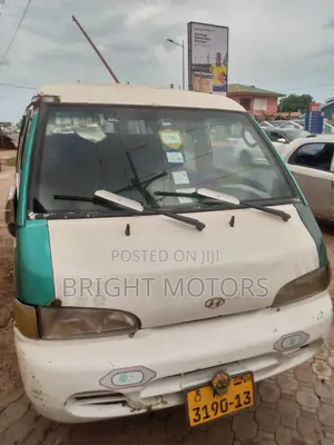 Hyundai H-100 2004 White