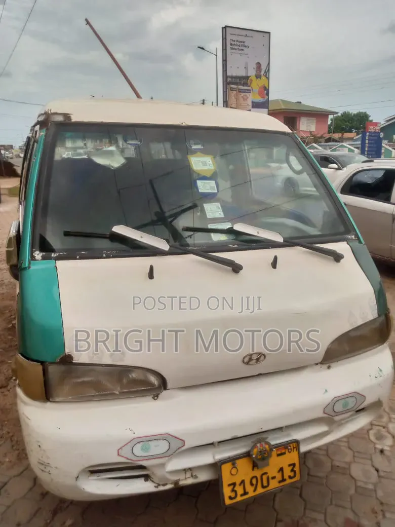 Hyundai H-100 2004 White