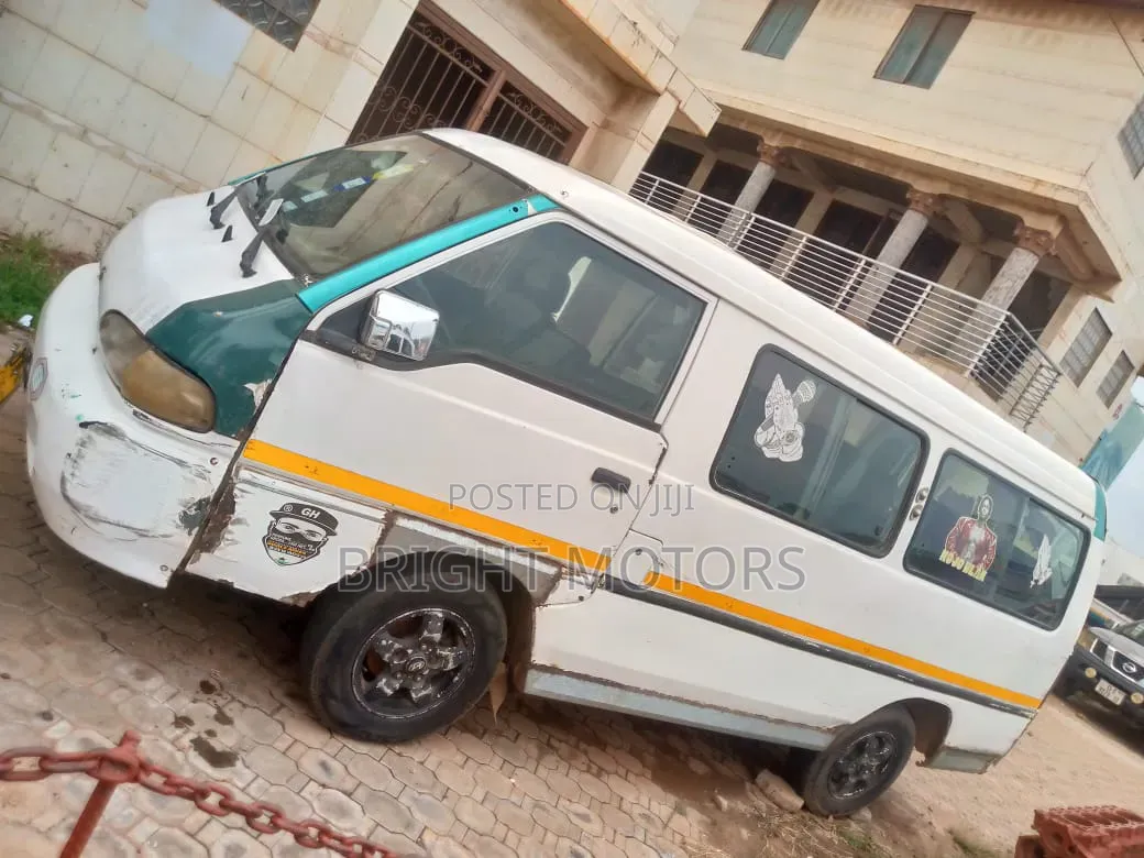 Hyundai H-100 2004 White