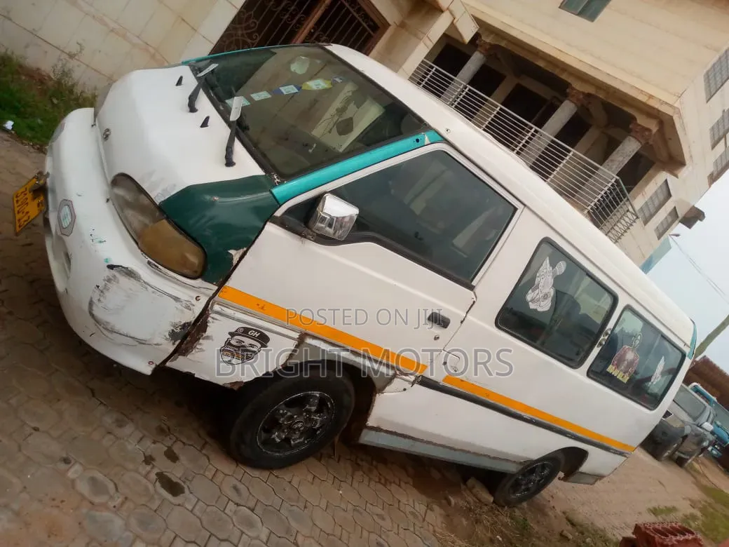 Hyundai H-100 2004 White