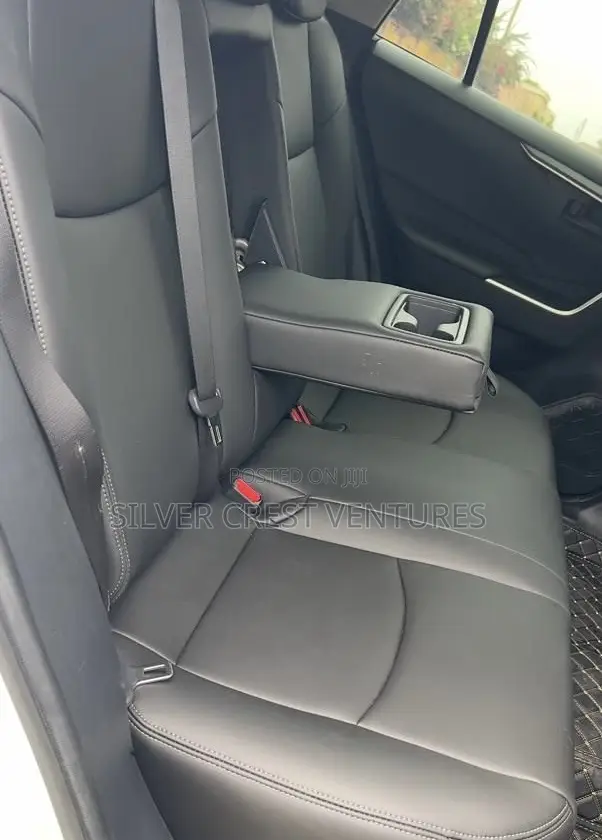 Toyota RAV4 XLE Premium AWD 2020 White