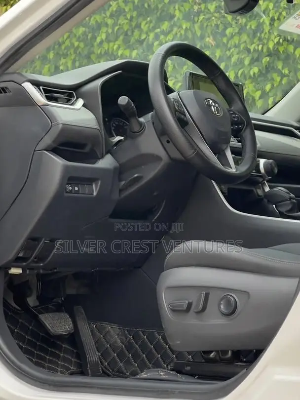 Toyota RAV4 XLE Premium AWD 2020 White