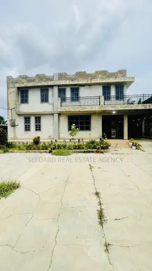 5bdrm House in Sefdard Properties, Kwabenya for rent