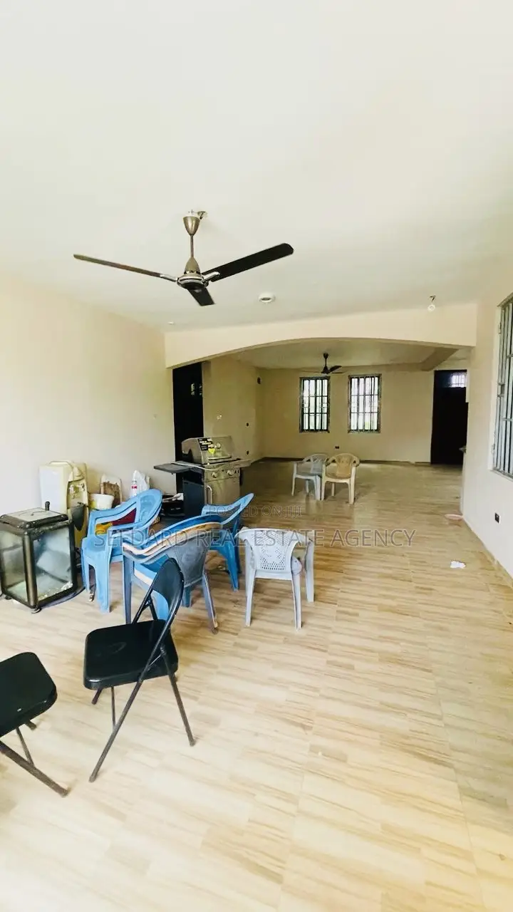 5bdrm House in Sefdard Properties, Kwabenya for rent